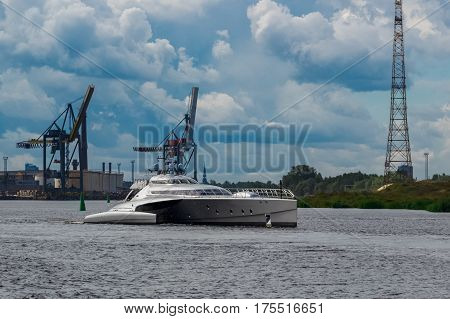 Large Silver Trimaran
