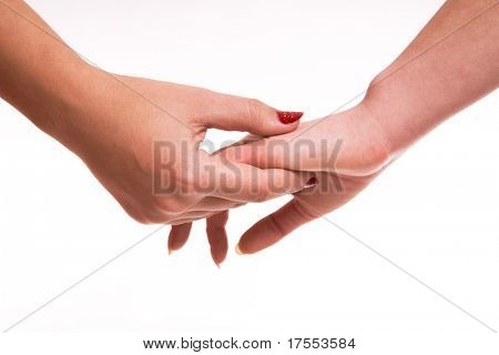 Les mains de la femme sensuelles touchent sur fond blanc