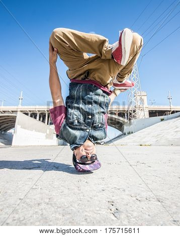 Two bbys ding some stunts - Street artist breakdancing outdrs