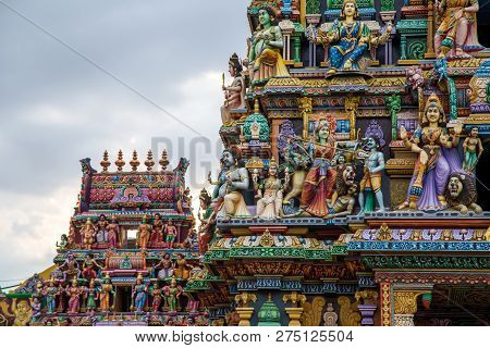 Trincomalee, Sri Lanka - August 23, 2018:carvings On The Roof Of The Hindu Temple Pathirakali Amman