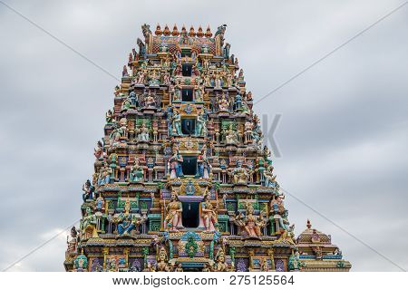 Trincomalee, Sri Lanka - August 23, 2018:carvings On The Roof Of The Hindu Temple Pathirakali Amman
