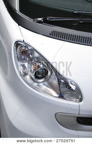 Hoved lampe hvid smart bil