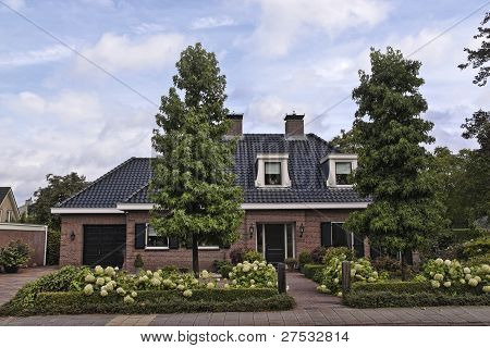 englischen Stilhaus in Landschaft