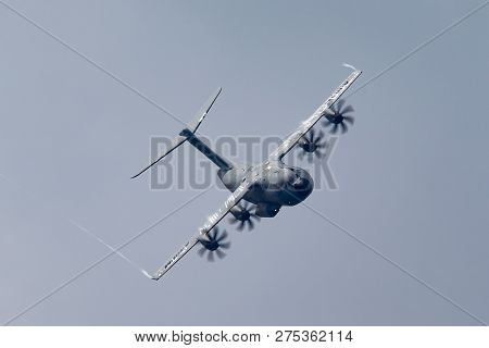 Farnborough, Uk - July 20, 2014: Airbus Defence And Space A400m Military Cargo Aircraft F-wwms.