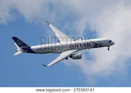 Farnborough, Uk - July 16, 2014: Airbus A350-941 Commercial Aircraft With A Hybrid Airbus/qatar Airw