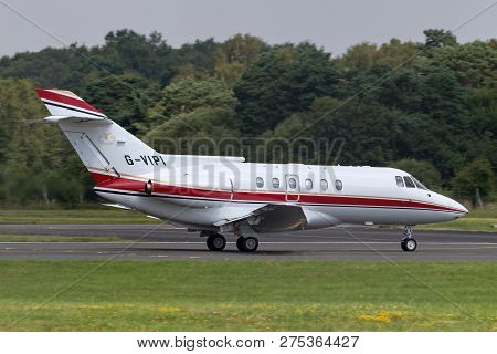 Farnborough, Uk - July 18, 2014: British Aerospace Bae-125 (hawker 800) Business Jet (g-vipi) At Far