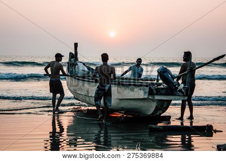Arambol Goa India November 27, 2018 View Of Unknowns Indian People Pushing A Fish Boat To The Sea On