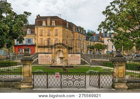 Square With Military Monument In Sarlat-la-caneda, France
