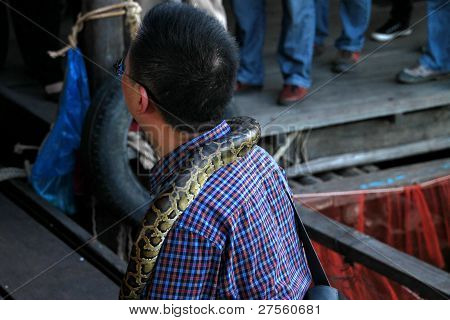 Viajar en el lago Tonle Sap, República jemer