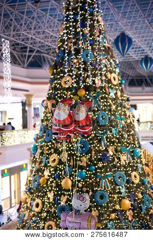 Wafi City Mall, Dubai, United Arab Emirates, December 23, 2018, Christmas Activity In The Mall For T