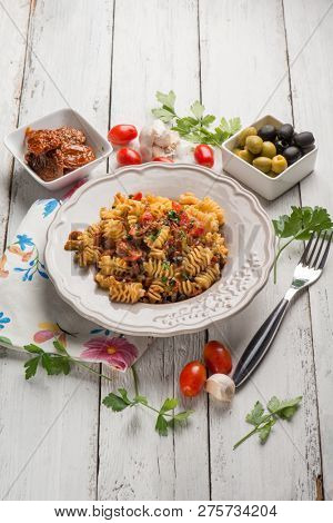pasta with dried tomatoes fresh tomaoes and green olives