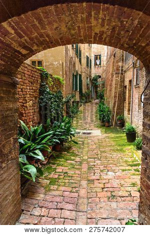 Medieval Narrow Street Vicolo Degli Orefici In Old City Siena, Tuscany, Italy.