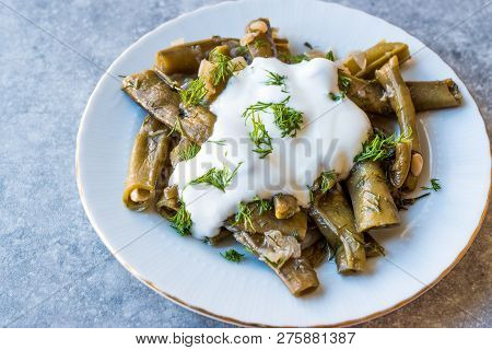 Turkish Food Broad Beans With Yogurt, Dill And Olive Oil / Zeytinyagli Bakla.