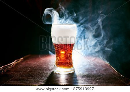 The Smoke From The Hookah, Objects In The Smoke