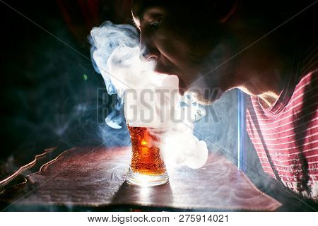 The Smoke From The Hookah, Objects In The Smoke