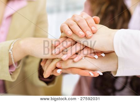 Obrázek rukou obchodních partnerů