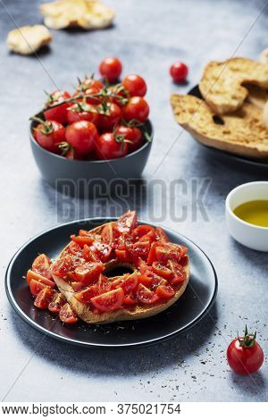 Friselle With Tomato, Oil And Origano