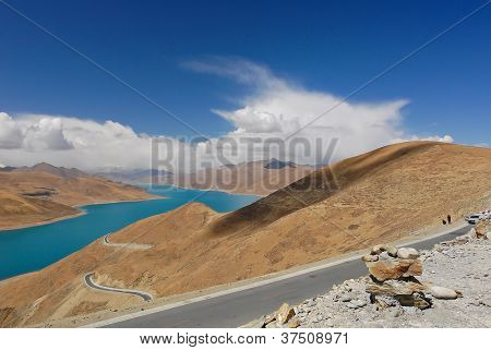 Yamdrok kutsal Gölü