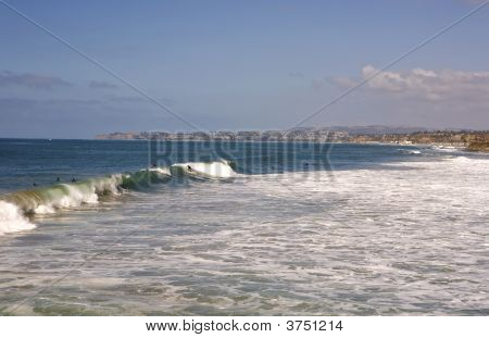 Olas de San Clemente con Dana Point, en el fondo