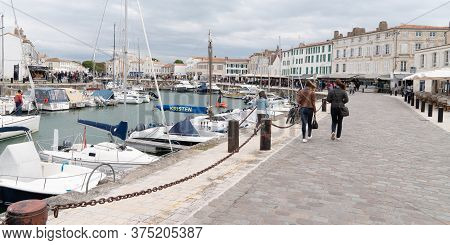 Saint Martin En Re - Ile De Re  Nouvelle Aquitaine / France - 05 04 2019 : Spring Port île De Ré