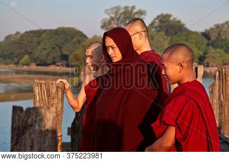 Mandalay, Myanmar - Nov 12, 2019: Monks At U Bein Bridge In Amarapura,mandalay Myanmar