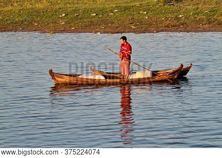 Mandalay, Myanmar - Nov 12, 2019: Fishermen Near U Bein Bridge In Amarapura,mandalay Myanmar