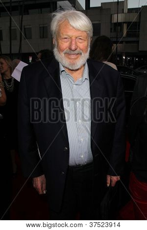 LOS ANGELES - okt 4: Theodore Bikel ankommer til 
