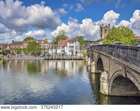 6 June 2019: Henley On Thames, Uk - Henley Bridge And The River Thames, With The Angel Riverside Pub