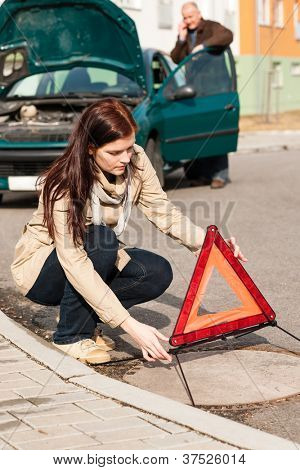 Donna mettere triangolo segno per problema di ripartizione auto crash avviso