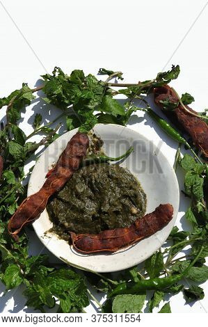 Pudina Chutney Or Mint Leaves Paste With Tamarind, Mint Leaves And Chilies