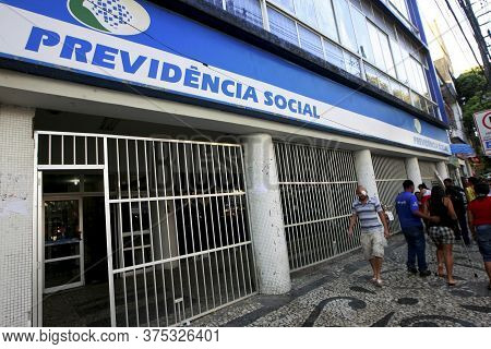 Salvador, Bahia / Brazil - September 28, 2015: Facade Of The Inss Agency Of Avenida Sete De Setembro