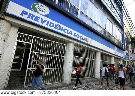 Salvador, Bahia / Brazil - September 28, 2015: Facade Of The Inss Agency Of Avenida Sete De Setembro
