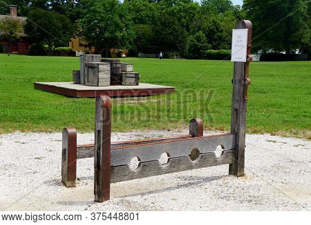 Williamsburg, Virginia, U.s.a - June 30, 2020 - The Wooden Stockade With A 'do Not Touch' Sign
