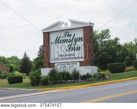 Luray, Usa - June 6, 2019: Image Of The Mimslyn Inn In Luray.