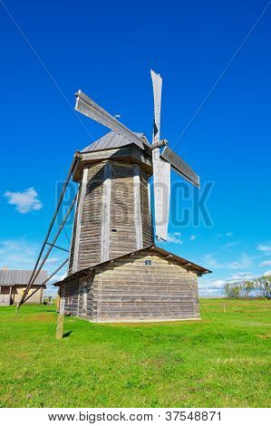 alte WindmÃ¼hle in Torchany