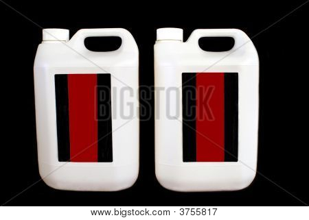 Flaskor bränsle eller bensin eller Paraffin. Rengöringsprodukter