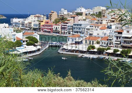 Cidade de Agios Nikolaos, na ilha de Creta
