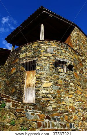Detail domu na vesnici portugalského schist