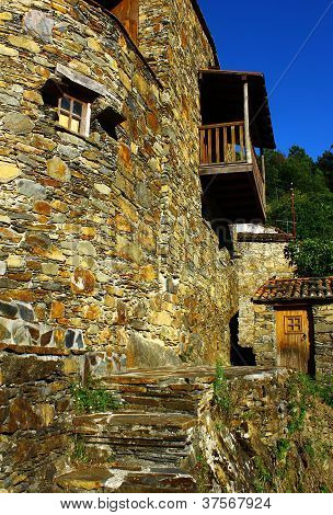 Detail domu na vesnici portugalského schist
