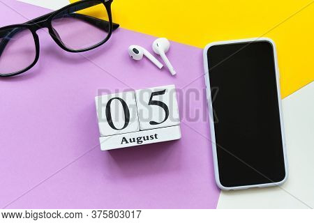 5st August - Fifth Day Month Calendar Concept On Wooden Blocks.