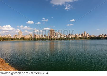 Jacqueline Kennedy Onassis Reservoir In Central Park, Manhattan, New York City, Usa