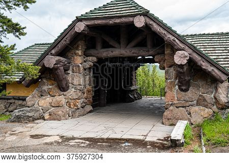 Yellowstone National Park, Wyoming - June 28, 2020: The Norris Museum In The Norris Geyser Basin Pro