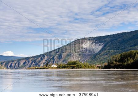 Cidade Goldrush Dawson City do Rio Yukon-Canadá