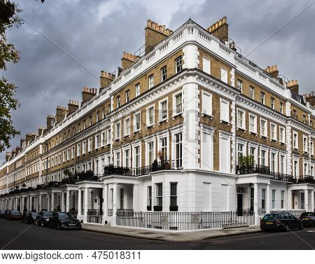 England, United Kingdom, Nov 2022, View Of A Residential Building In Onslow Garden In The Royal Boro