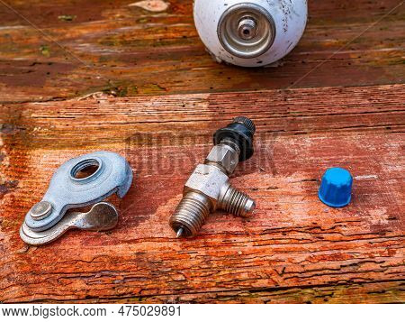 Freon Cylinder Needle Valve For Refrigerator Repair. Needle Valve For Gas Cylinder. Filling The Refr