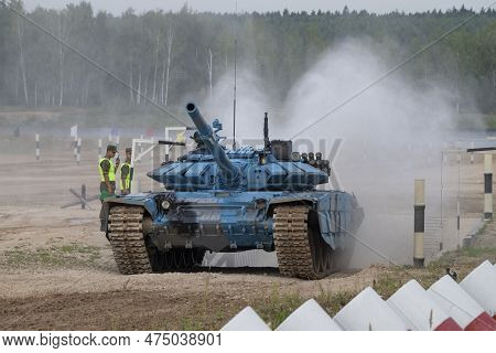 Alabino, Russia - August 19, 2022: Russian Tank Of Thet-72b3  In Blue Coloration On The Tank Biathlo