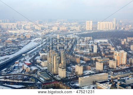 Moscou - 2 de janeiro: Vista da cidade de Moscou, no distrito de Presnensky no inverno em 2 de janeiro de 2013, em