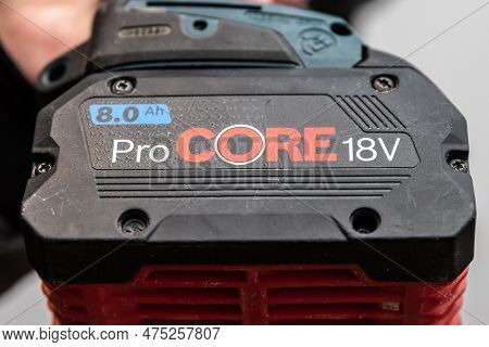 Pro Core 18 Volt Accumulator On A Cordless Screwdriver In The Worker Hand