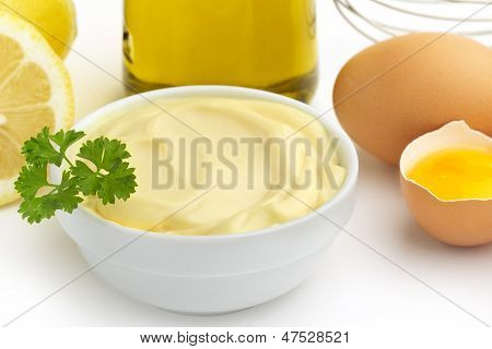 Schale mit mayonnaise