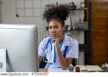 An American Female Doctor Works In A Hospital Office, She Is A General Practitioner And Internal Med
